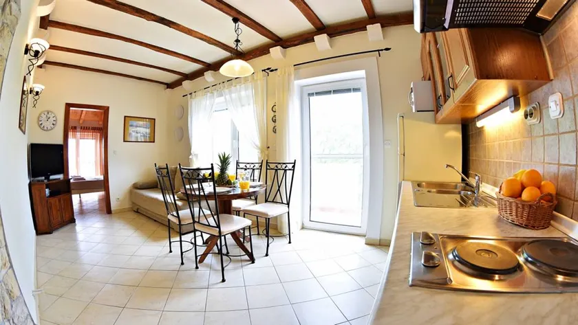 Holiday apartment with BBQ & terrace | Close to the beach | Pet-friendly - Image 1