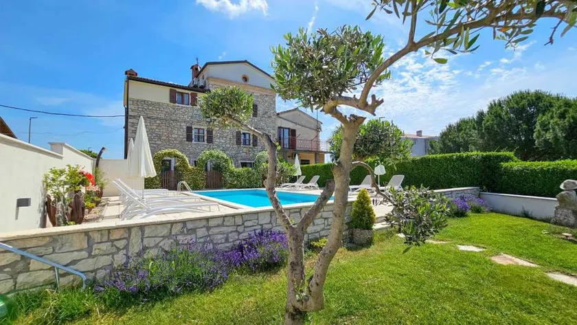 Apartment mit Pool, Terrasse und Garten - Image 1