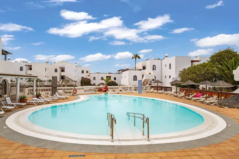Flat with terrace, garden & fast internet | Sea view | Suitable for remote work - Image 1