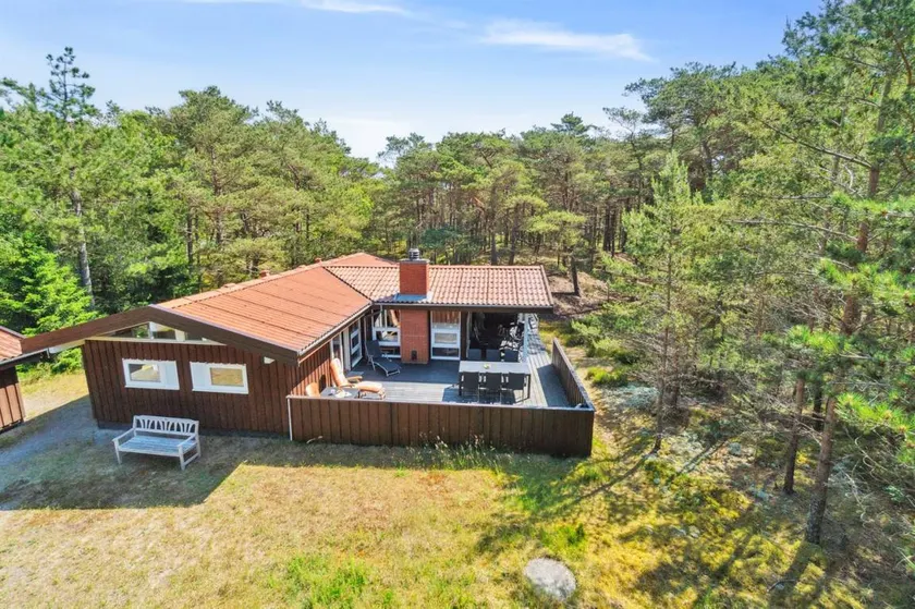 House with terrace, sauna & barbecue - Image 1