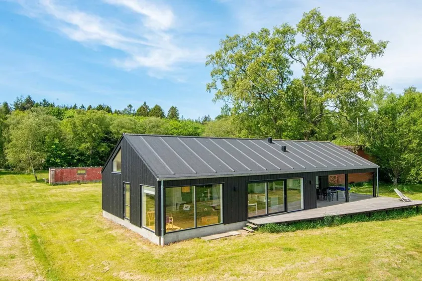 Holiday home with terrace - Image 1