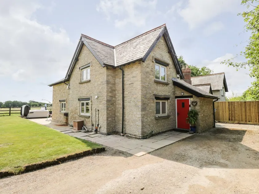 Cottage with garden & jacuzzi - Image 1