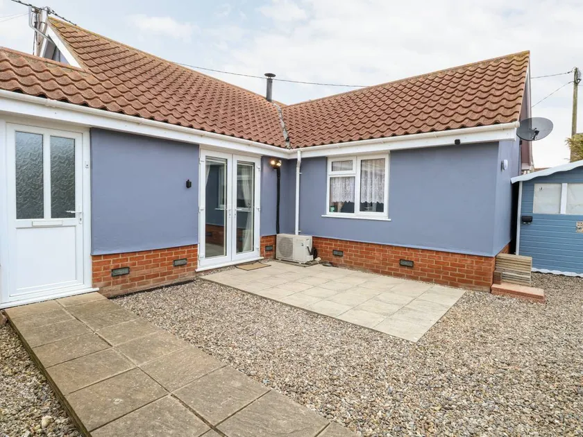 Fully equipped cottage with garden | Beach view | Close to the beach | Pets are welcome - Image 1