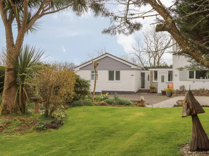 Fully equipped cottage with garden - Image 1