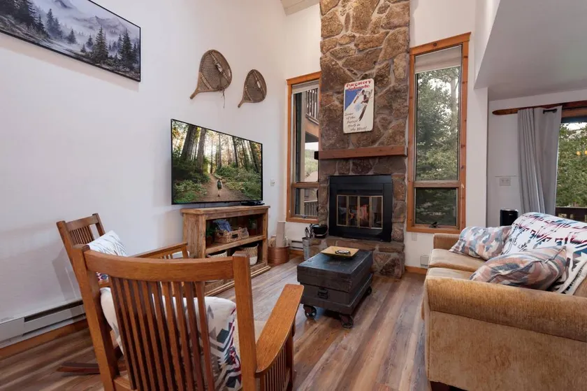 Appartement en copropriété avec internet haut débit, jacuzzi et piscine chauffée | Vue montagne - Image 1