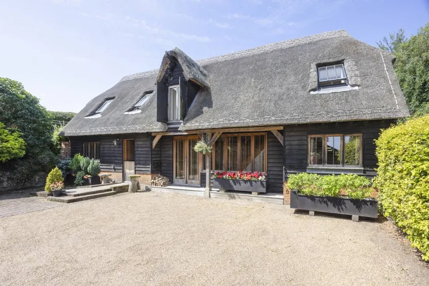 Cottage with garden - Image 1