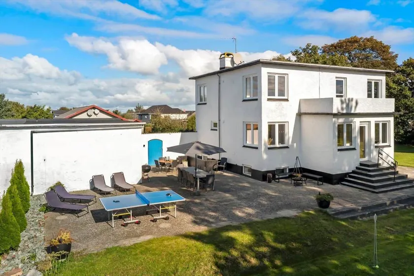 Children-friendly spacious holiday home with garden, BBQ & jacuzzi | Pets allowed - Image 1