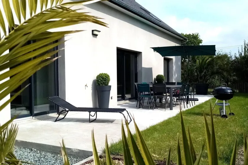 Holiday home with garden & terrace - Image 1