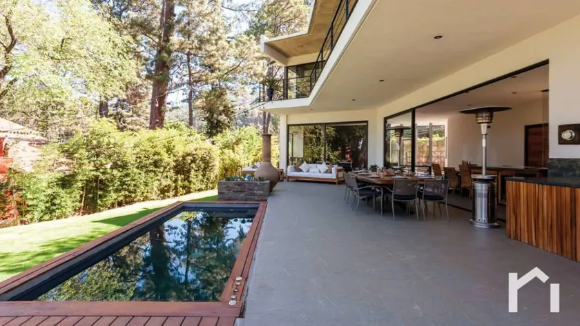 House with garden & terrace - Image 1