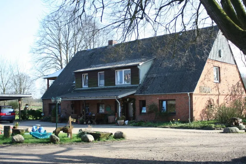 Appartement avec terrasse, jardin et sauna - Image 1