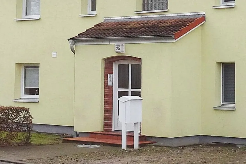 House with terrace - Image 1