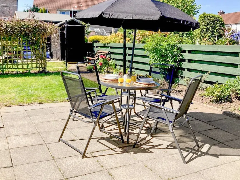 Family-oriented cottage with garden | Pets allowed - Image 1