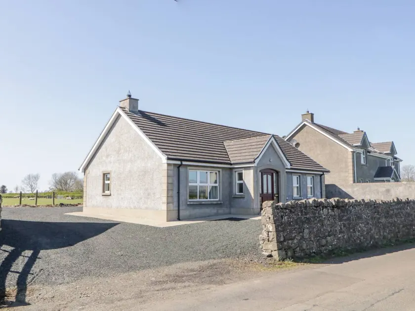 Cottage with garden - Image 1
