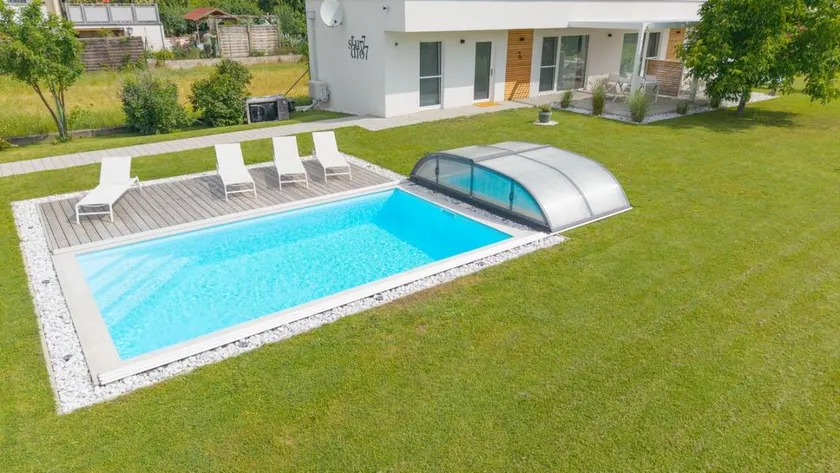 Appartement avec piscine, terrasse et jardin | Vue jardin - Image 1