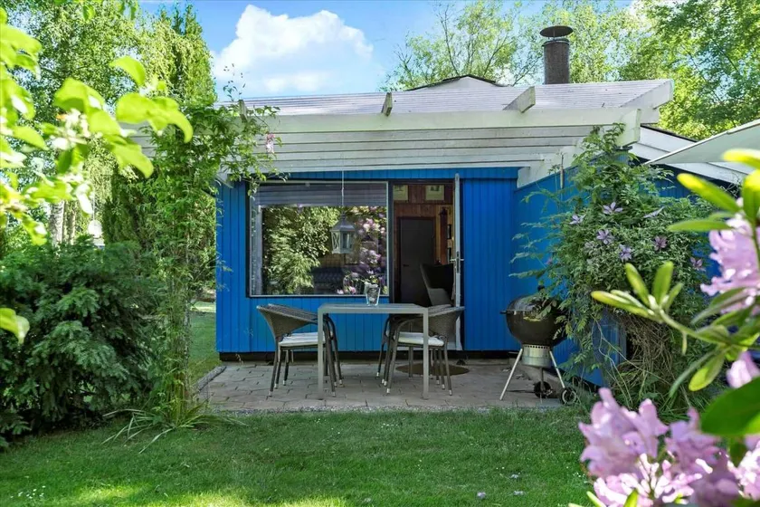 House with terrace - Image 1