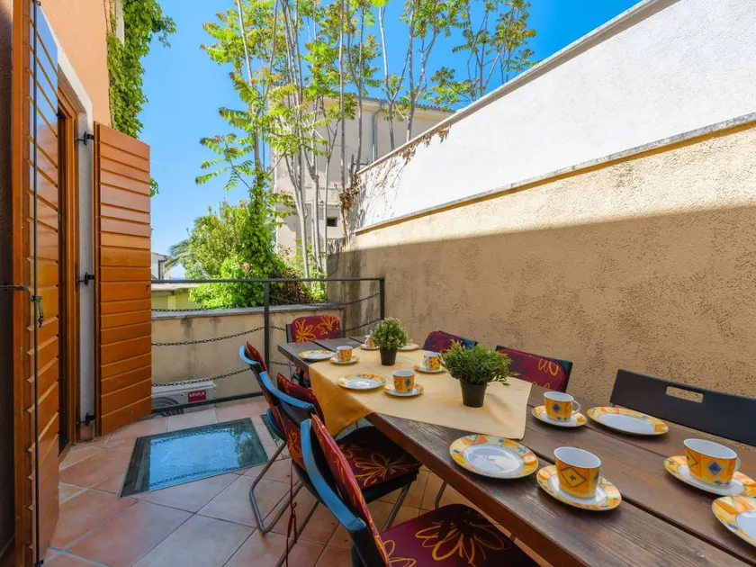 Fully equipped beautiful holiday home with barbecue & terrace - Image 1