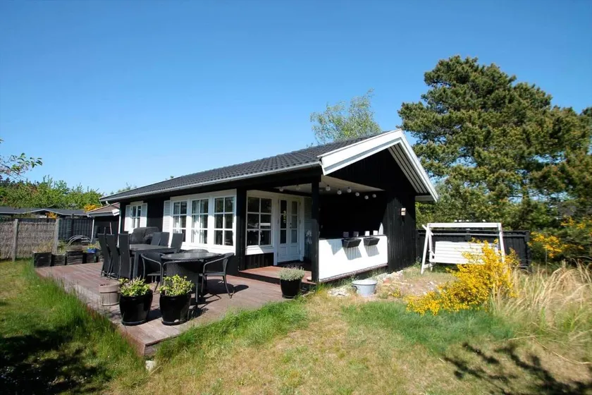 House with terrace & barbecue - Image 1