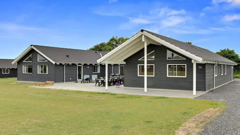 Pleasant house with sauna, garden & jacuzzi | Pets are welcome - Image 1