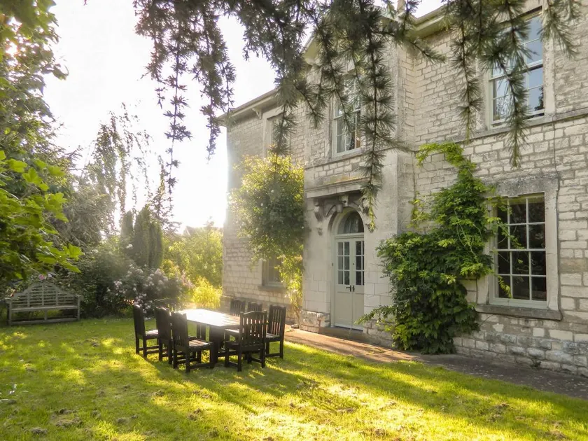 Cottage with garden & jacuzzi - Image 1