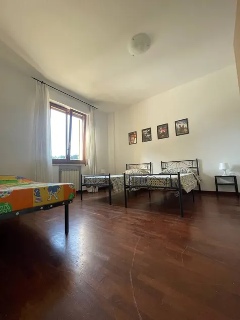Dedicated room with terrace - Image 1