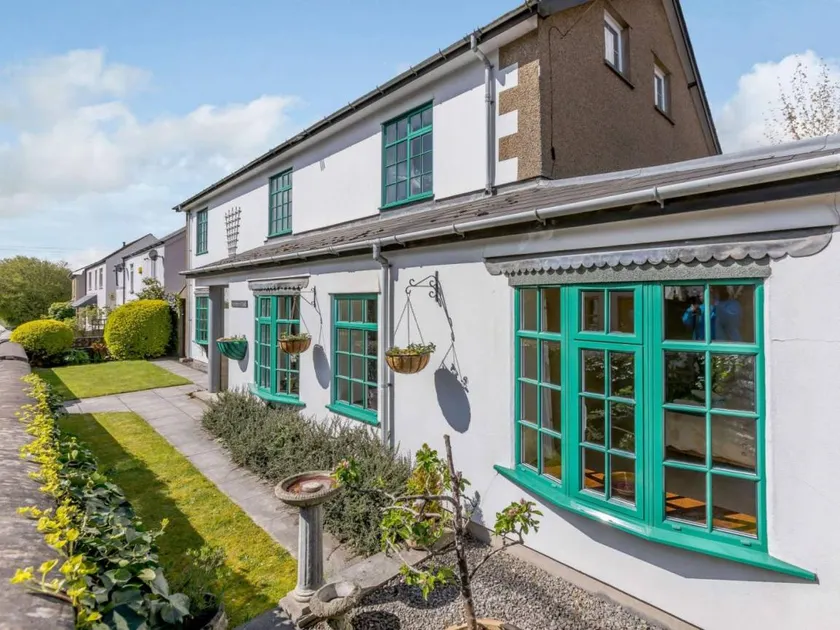 Holiday home with garden - Image 1