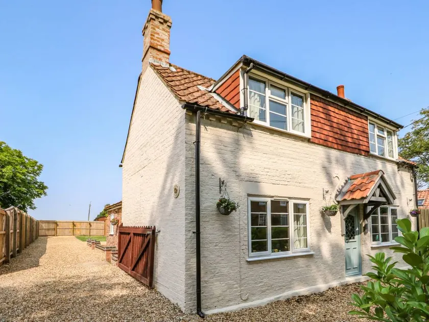 Child-friendly cottage with garden | Pets allowed - Image 1