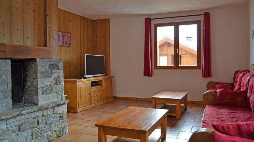 Chalet, 100m from ski slopes, sauna, terrace, balcony, fireplace or stove, parking, tv, ski locker - Image 1