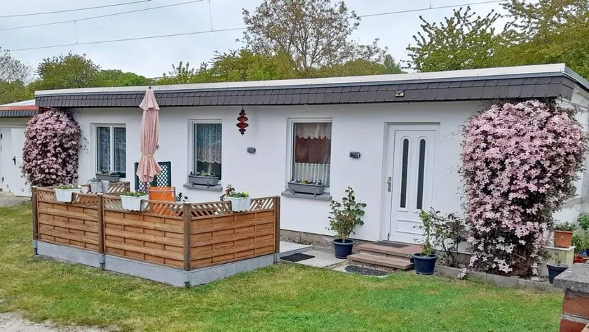 House with barbeque, garden & terrace | Garden view - Image 1