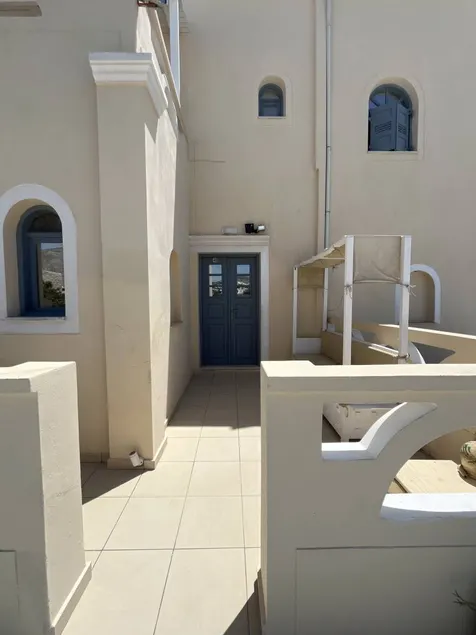Pleasant dedicated room with pool, barbecue & terrace - Image 1