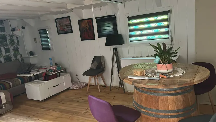 Chambre chez l'habitant avec terrasse, jardin et internet haut débit | Vue lac - Image 1