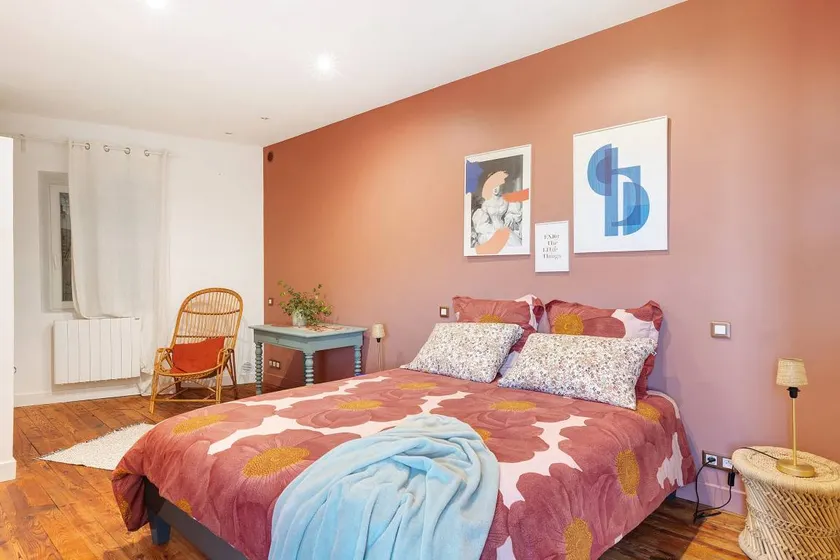Bed & breakfast with garden & terrace - Image 1