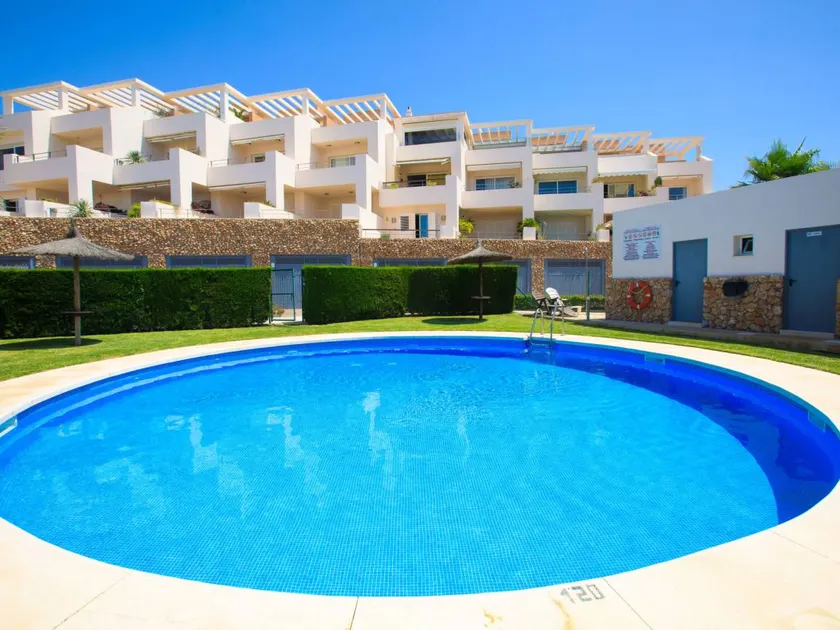 House with garden, pool & BBQ | Mountain view - Image 1