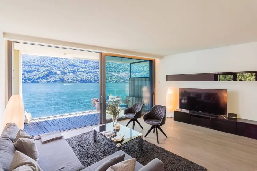 Fully equipped flat with pool | Lake view - Image 1