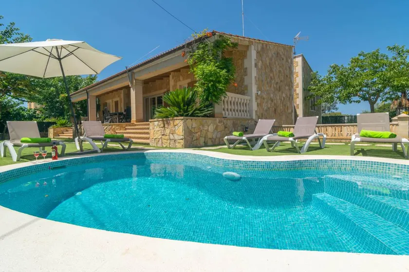 Familienorientierte schöne Villa mit Garten, Grill und Terrasse - Image 1