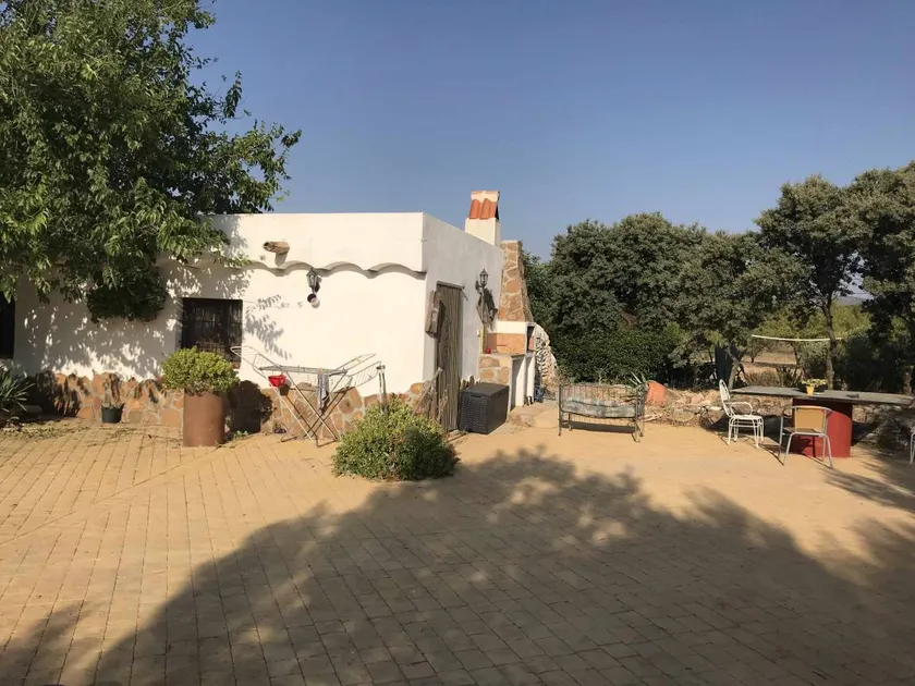 House with garden & pool - Image 1