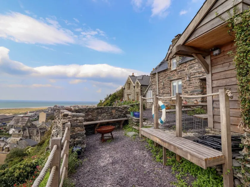 Family-friendly cottage with garden | Beach view | Beach nearby | Pets allowed - Image 1