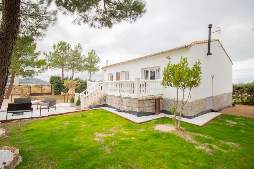 House with garden, terrace & barbecue | Mountain view - Image 1