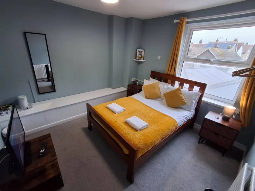 Maravilloso apartamento apropiado para familias | Vistas al lago | Cerca de la playa - Image 1