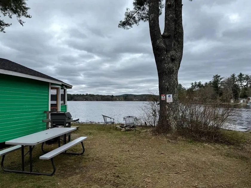 Lakefront Cottage for a Romantic Weekend Getaway near Manchester, New Hampshire - Image 1