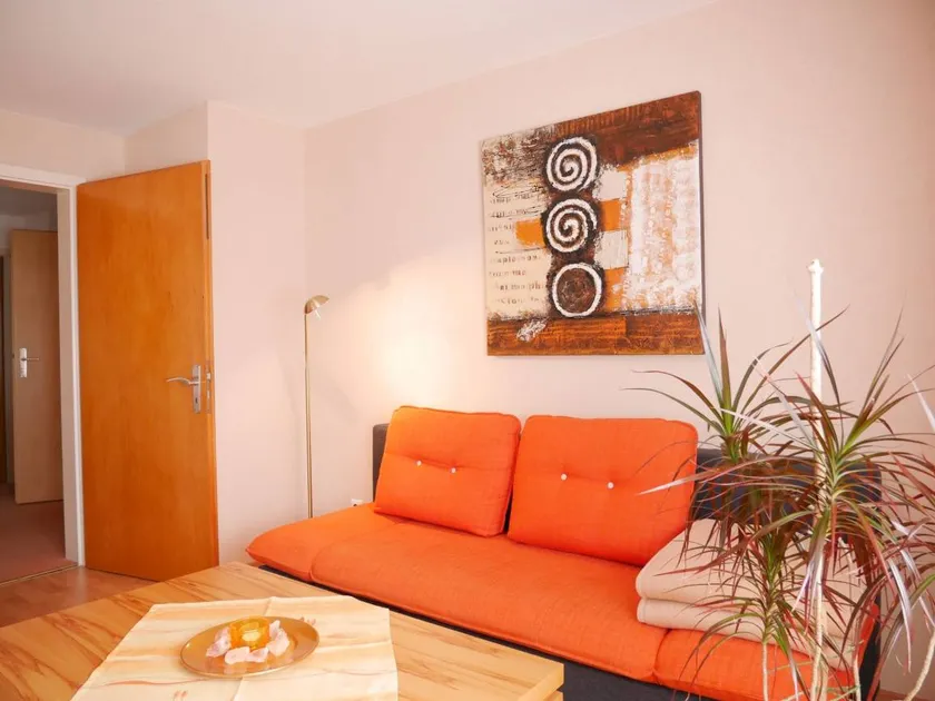 Apartment with garden | Garden view - Image 1
