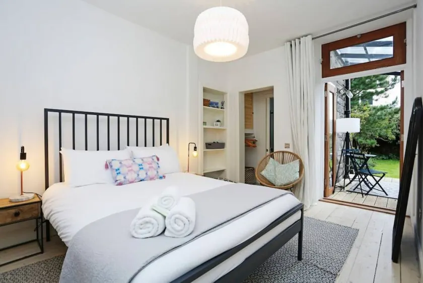Holiday apartment with garden - Image 1