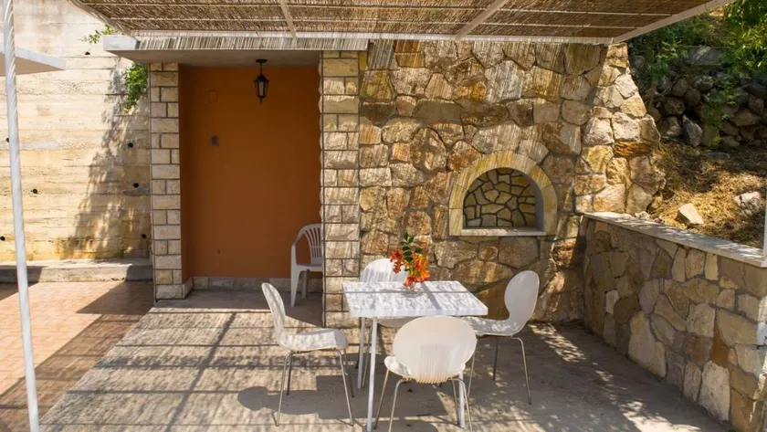 Holiday apartment with terrace & BBQ | Sea view - Image 1
