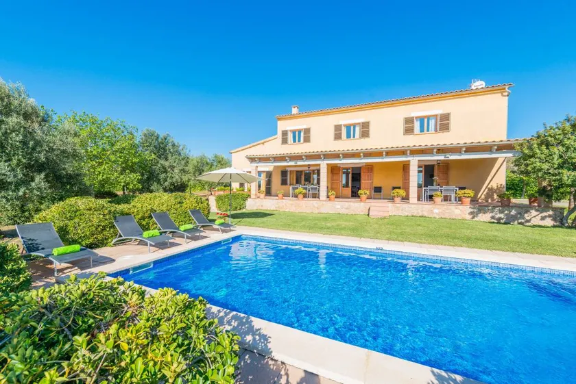 Villa with garden, barbeque & private pool - Image 1