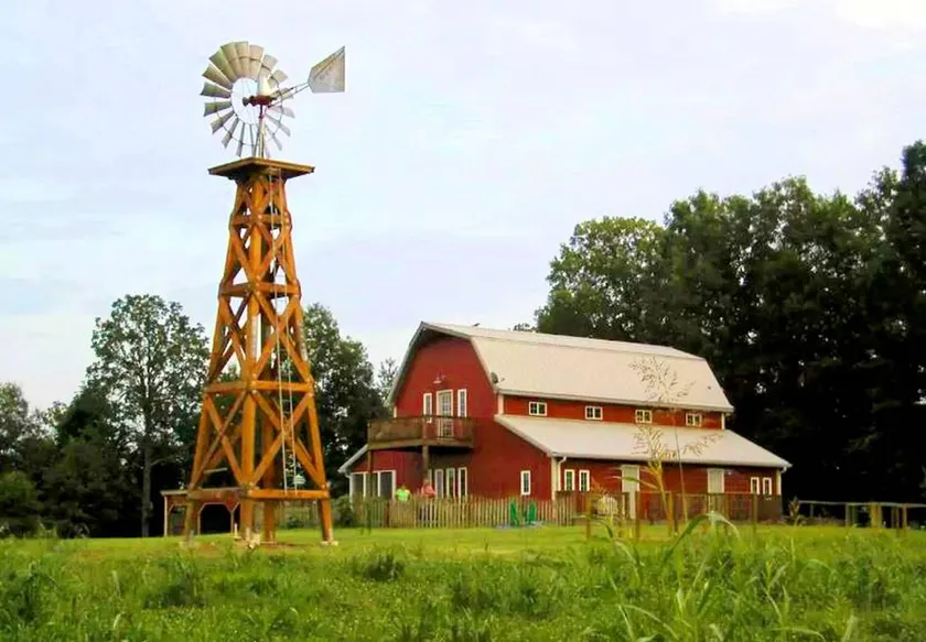 Beautifully Furnished Barn Getaway Located on a Sustainable Living Farm near Metropolis, Illinois - Image 1