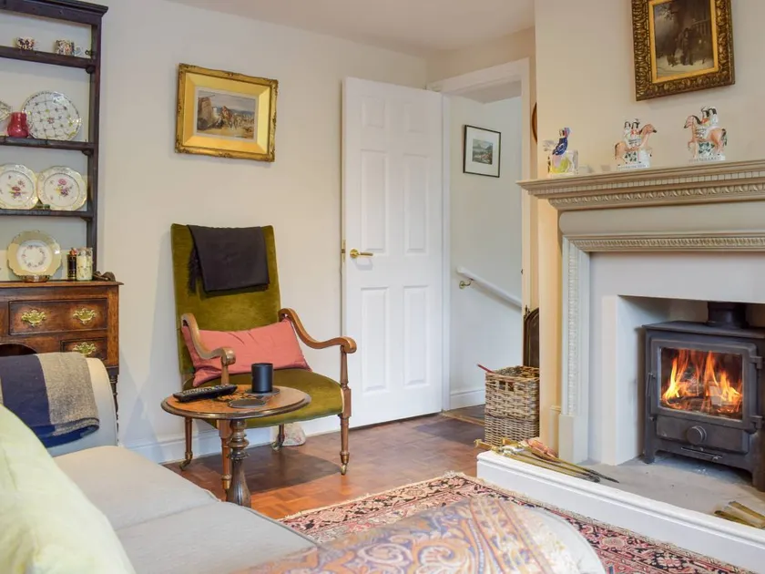 Family-friendly pleasant cottage with BBQ & garden | River view - Image 1