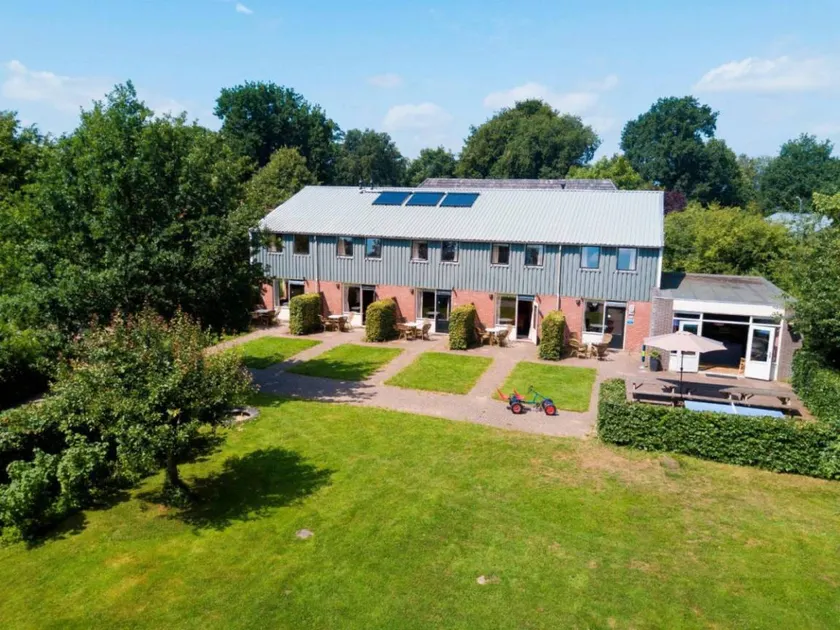 Holiday home with terrace, garden & barbecue - Image 1
