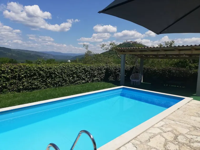 Holiday home with barbeque, private pool & terrace - Image 1