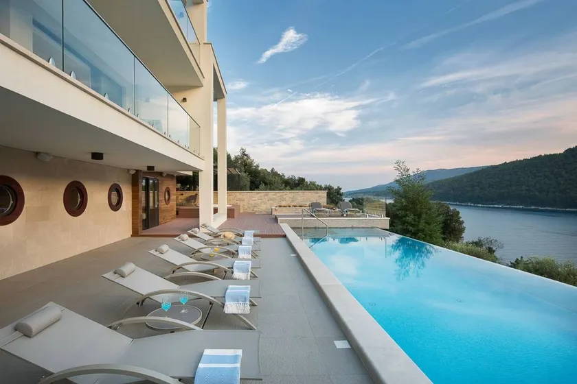 Voll ausgestattete schöne Villa mit Sauna, Garten und beheiztem Pool - Image 1