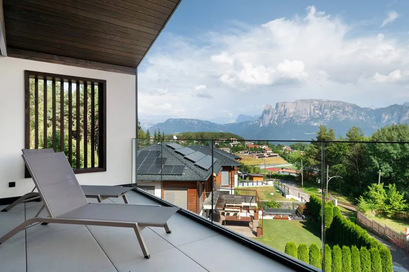 Beautiful flat with terrace | Mountain view - Image 1