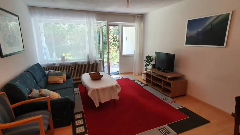 Camera privata adatta alle famiglie con piscina e sauna | Vista sul giardino - Image 1